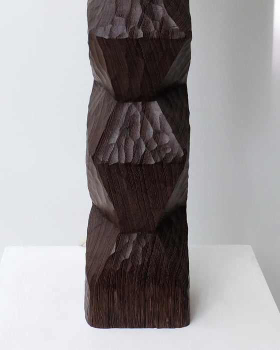 Lampe sculptée wengé