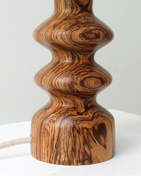 Lampe Alma zébrano