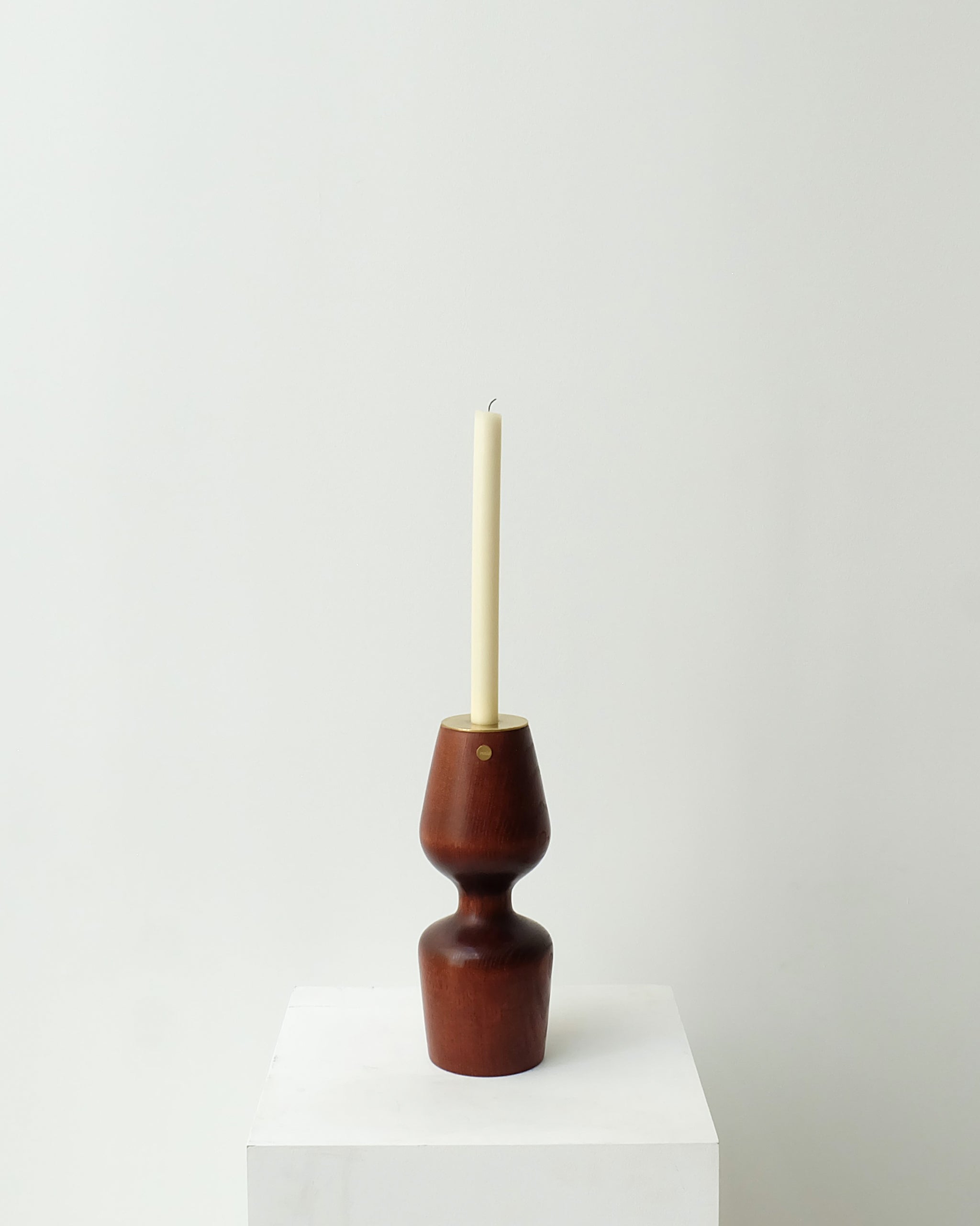 Bougeoir pilier frêne acajou