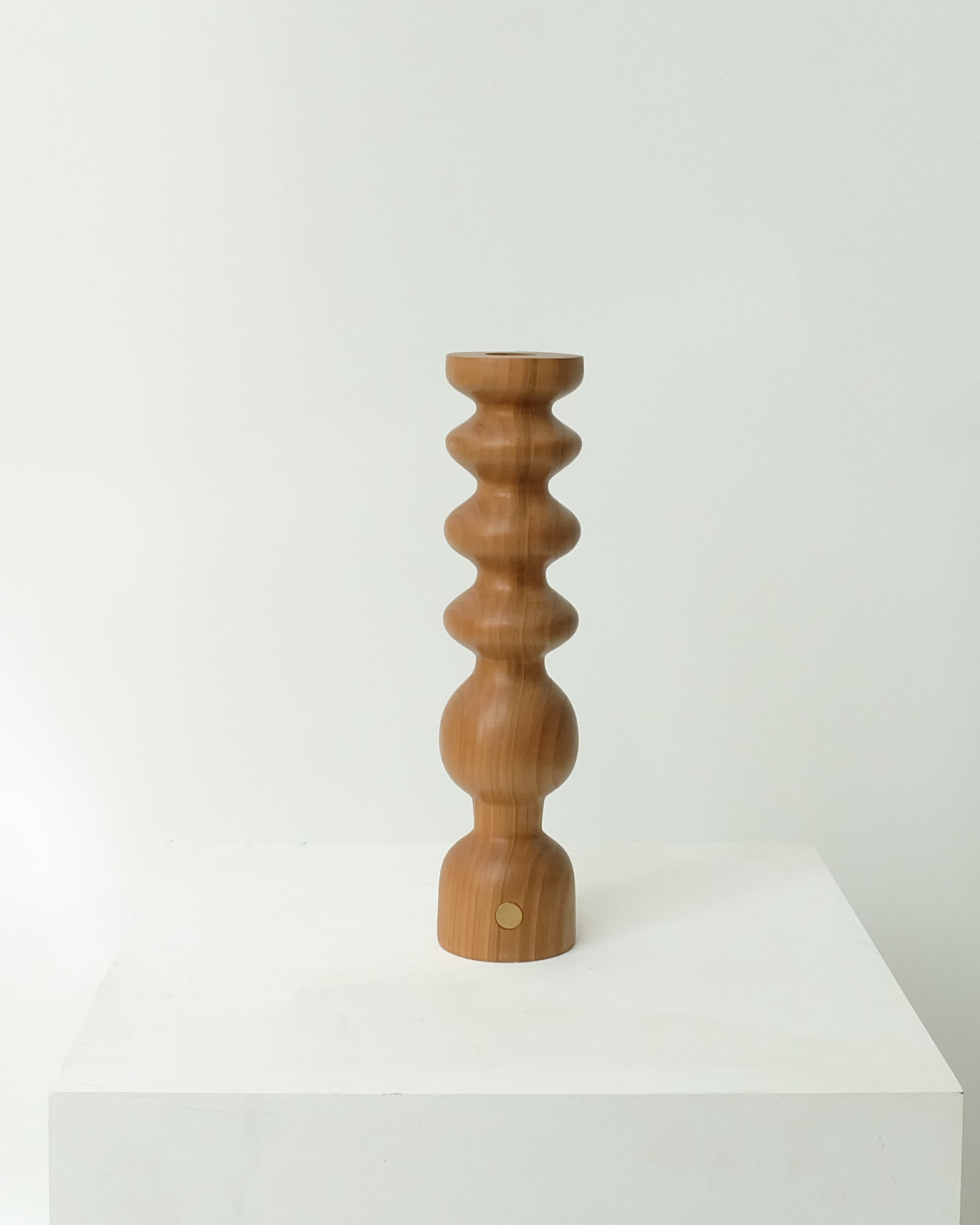 Momabatti - Bougeoir en bois clair sculpté nº49 main image 1