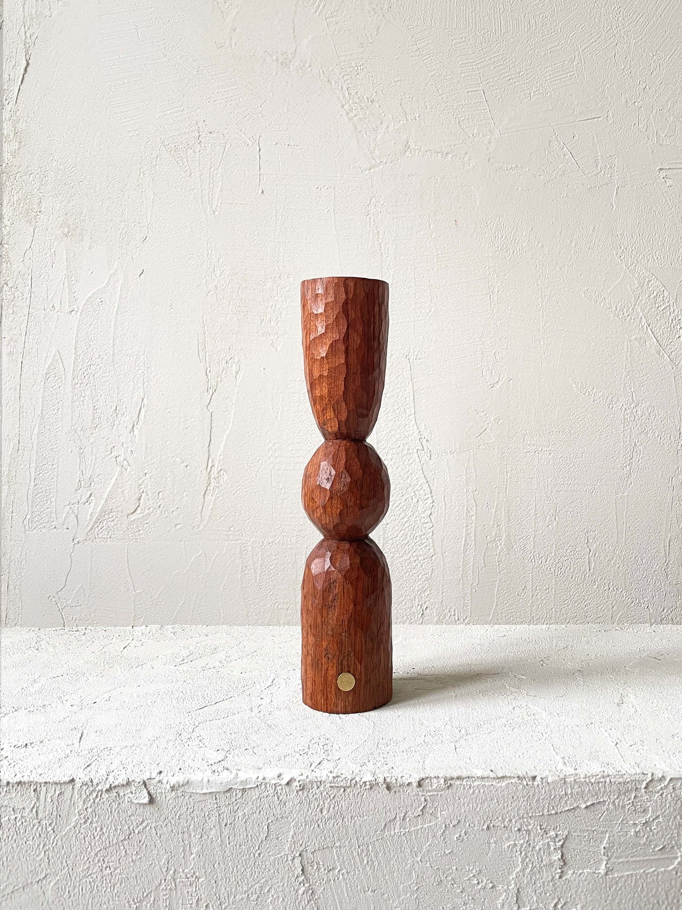 Momabatti - Bougeoir en bois clair sculpté nº49