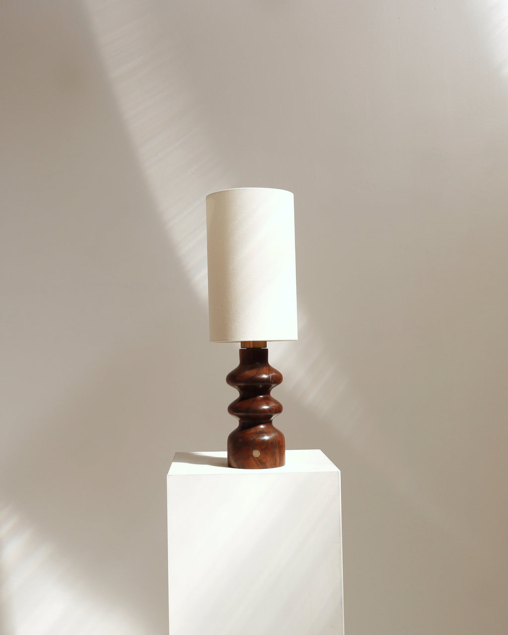 Lampe Alma Noyer d'Amérique