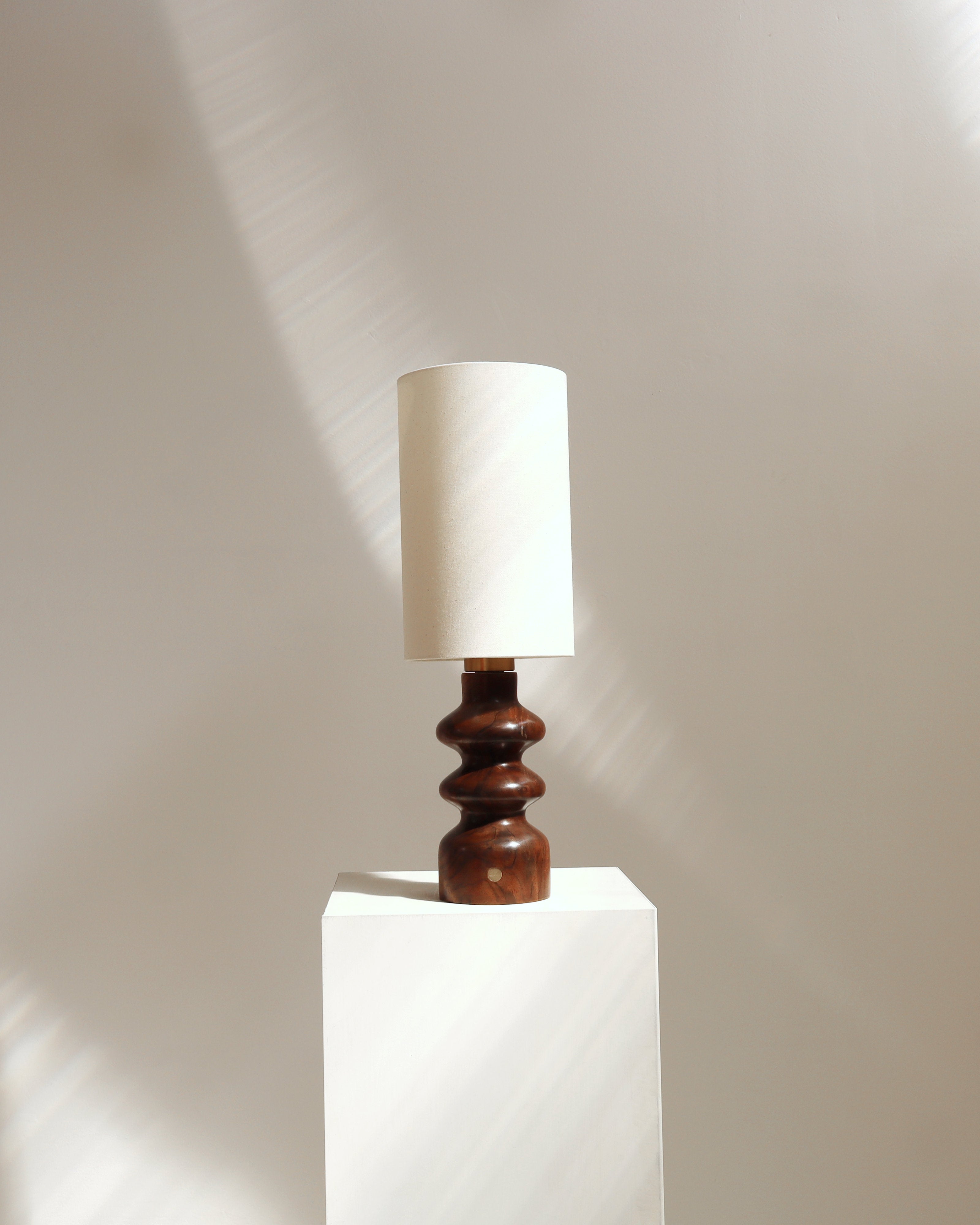 Lampe Alma Noyer d'Amérique